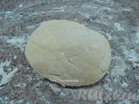 Тесто накрыть и оставить на 10-15 минут.
