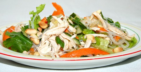 Вьетнамский салат с курицей
