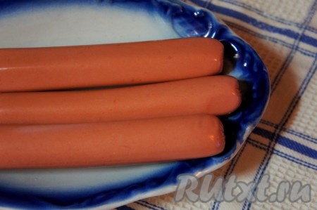 Подготовить сосиски.
