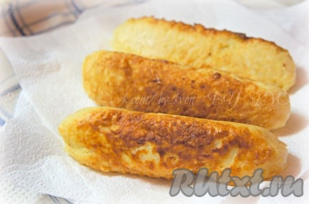 Выложить на бумажные салфетки, чтобы удалить излишки масла.