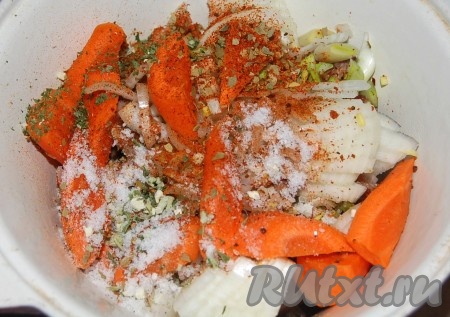 Добавить соль, специи.