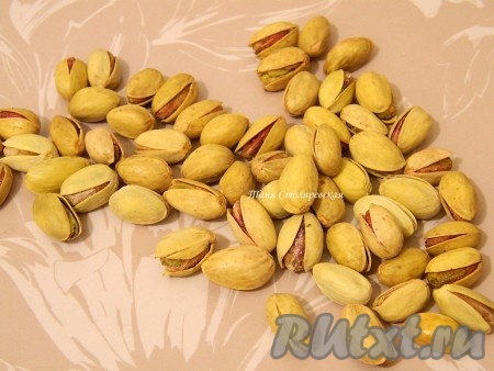 Такой ингредиент, как фисташковая мука, сразу пугает. Возникает вопрос: где ее взять и сколько она стоит. Я взяла обычные фисташки, слабосоленые.
