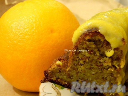 Тесто получилось как мокрый бисквит, а фисташковая мука дала, свойственный ей, зеленоватый оттенок. Кекс всем очень понравился, теперь заказывают еще и еще. А какой аромат! Это нужно только попробовать!
