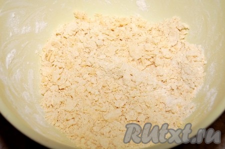 Размять до состояния мелкой крошки.