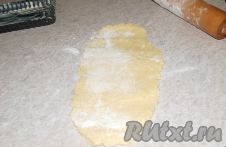 Тесто раскатать.
