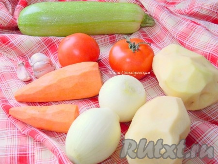 Моем, чистим овощи.