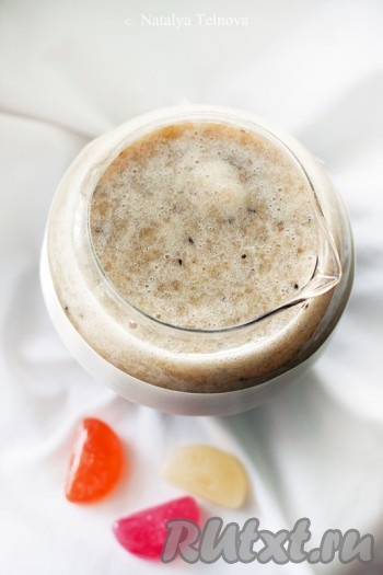 Подавать с чаем, вприкуску с тостом или другой сдобой.