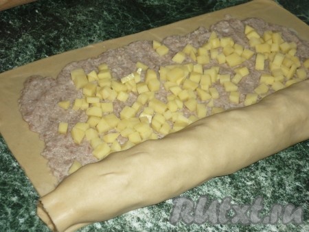 Свернуть в виде рулета.
