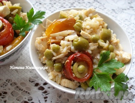 Вкусный, сытный салат "Кармен" с курицей готов.