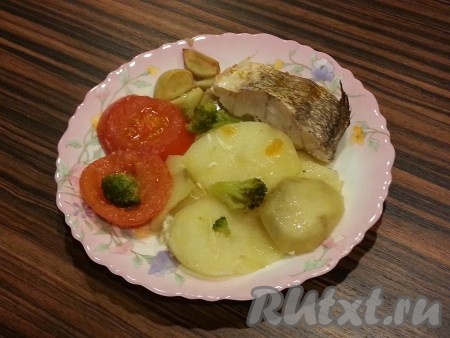 Треска, запеченная в духовке с овощами