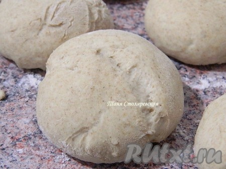 Накрываем их и оставляем на 15-20 минут.
