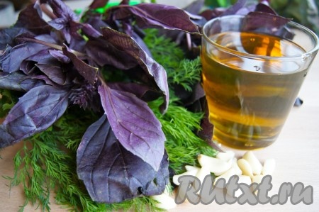 Все необходимое для приготовления соуса "Песто".
