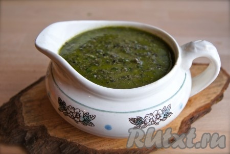 Налила масло и измельчила при помощи блендера. 