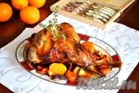 Баранья ножка, томленная с медом и прованскими травами