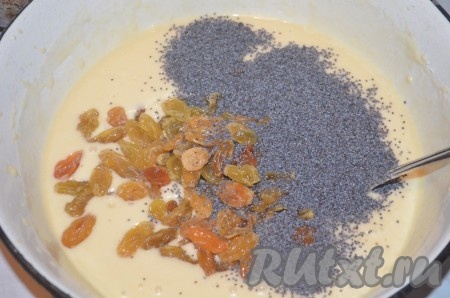 Добавить в тесто мак и изюм.