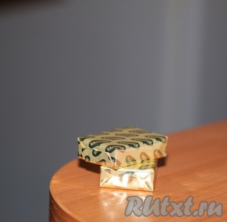 Я использовала мясной бульон в растворимых кубиках (как готовить смотрите на упаковке).