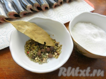 Приготовить ингредиенты для маринада.