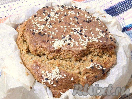 Готовить вкусный, полезный хлеб с отрубями в духовке, разогретой до 200 градусов, около 30 минут.
