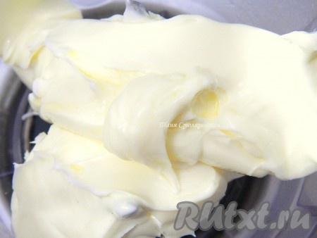 Взбиваем в блендере, добавляем соль.