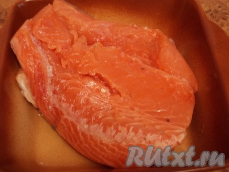 Рыбу и лук пропустить через мясорубку.&nbsp;
