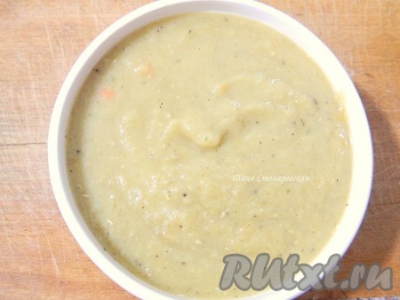 Готовый суп охлаждаем и взбиваем в блендере.