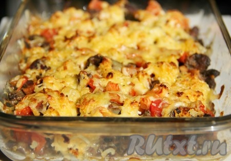 Куриная печень с помидорами и сыром в духовке