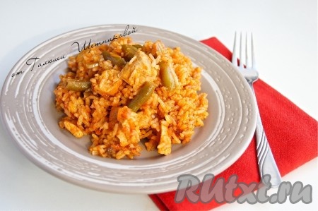 Ароматная куриная грудка в томате с рисом и фасолью готова. 
