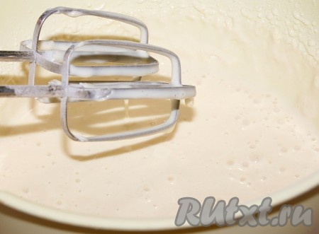 Взбить миксером до гладкого состояния.
