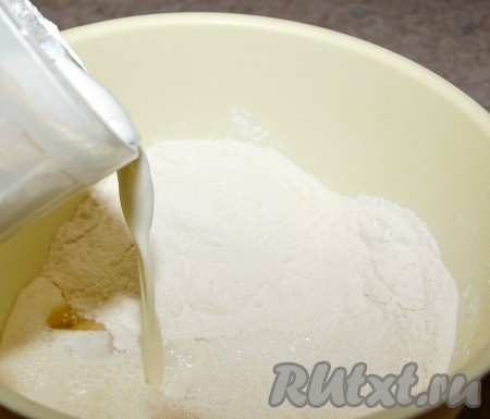 Добавить молоко.