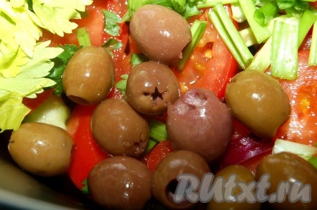 Добавить оливки целиком.