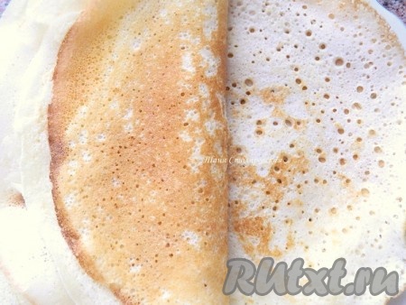 Вот такие красавцы у меня получились. Из данного количества ингредиентов я испекла 14 ажурных блинчиков.
