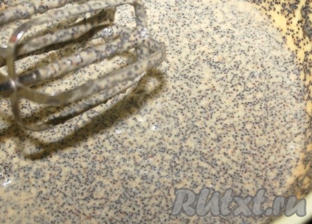 Слегка взбить до однородного состояния. Тесто без муки готово.
