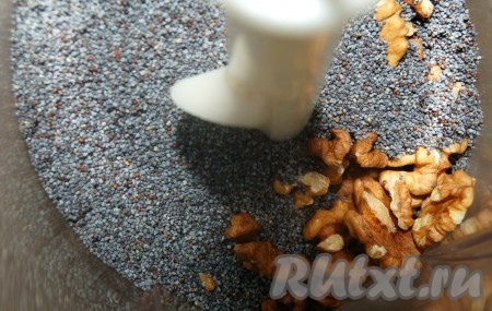 К орехам добавить сухой мак.