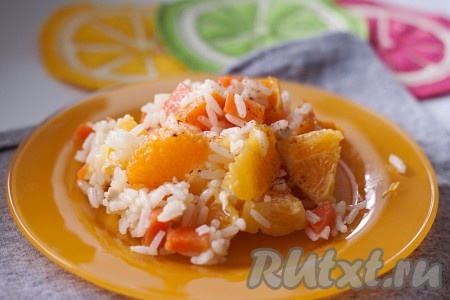 Рисовый салат с овощами и фруктами