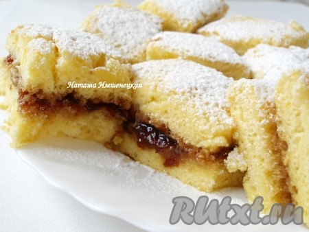 Посыпать сахарной пудрой и можно сразу подавать к столу.