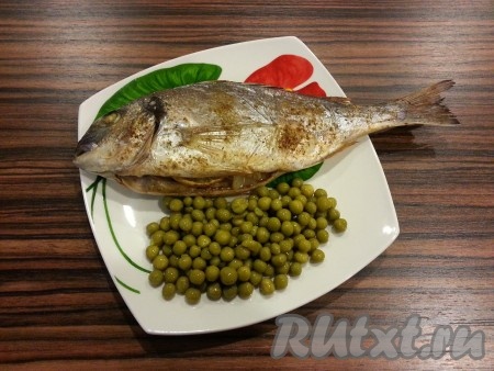 Дорадо, запеченная на решетке