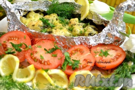 Прекрасные лодочки можно подавать на стол порционно с зеленью и лимоном.