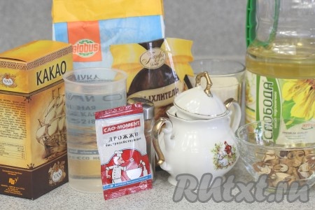 Ингредиенты для приготовления марокканских блинов на манке с дрожжами.