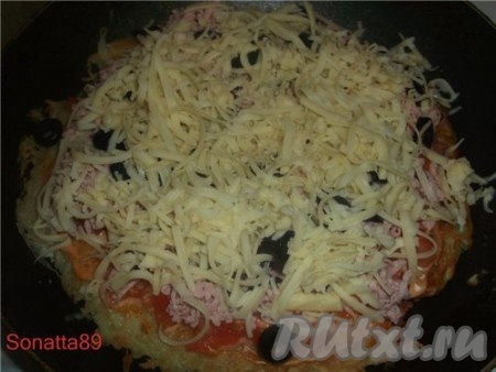 В самом конце выкладываем сыр (чем больше сыра, тем вкуснее).
