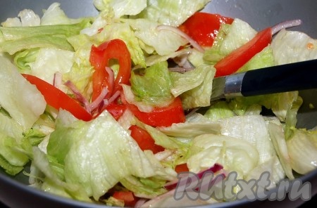 Перемешать содержимое миски.