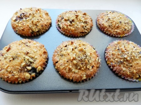 Поставить&nbsp;маффины выпекаться в разогретую до 180 градусов духовку на 20-25 минут, готовность проверить сухой зубочисткой.
