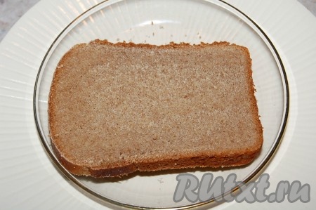 Приготовить кусочек черного хлеба.