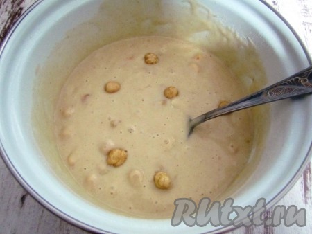 Добавить в тесто курагу и орехи. 