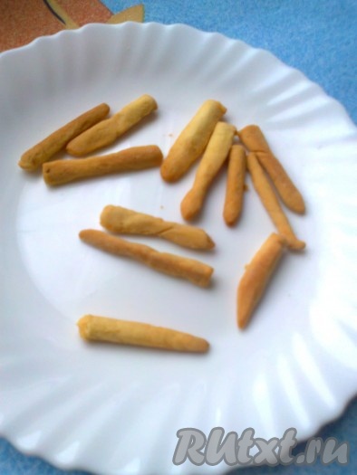 Выпекать ножки в разогретой духовке при температуре 180 градусов в течение 20 минут.
