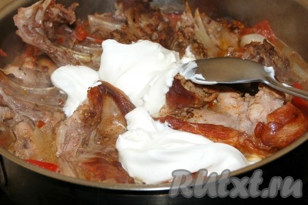 Затем добавить сливки (сметану).