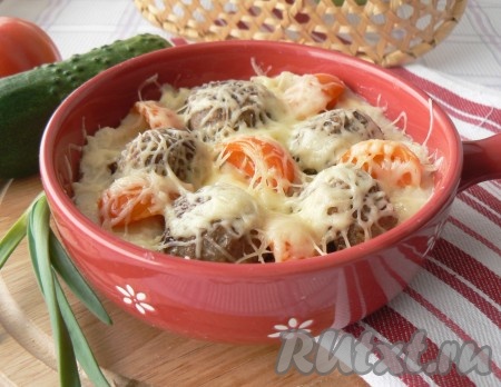 Запеканка с фрикадельками и картофельным пюре