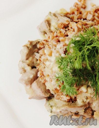 Куриная печень в сметанном соусе