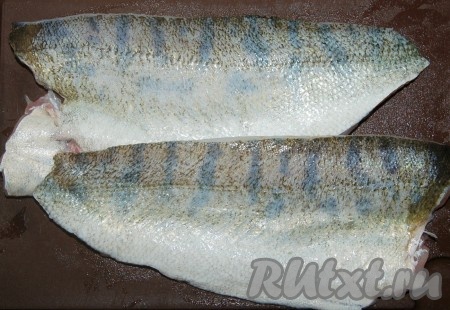 Приготовить филе судака. Помыть и слегка обсушить.