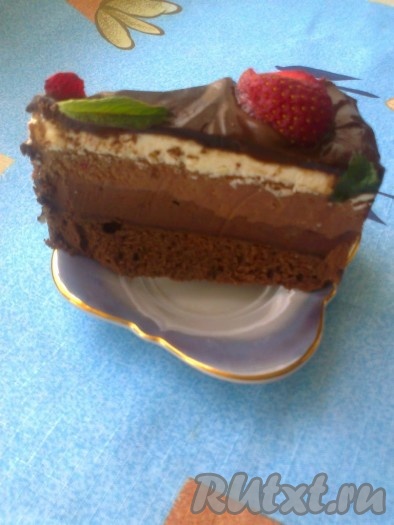 Надеюсь, вам понравится торт "Три шоколада", приготовленный в домашних условиях.