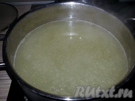 Приготовить рыбный бульон.